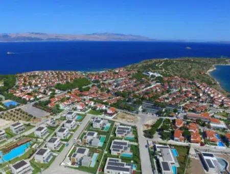 Grundstück Zum Verkauf In Der Nachbarschaft Von Çeşme Dalyan Mit Vollem Meerblick 1176M2 Zoneneinteilung