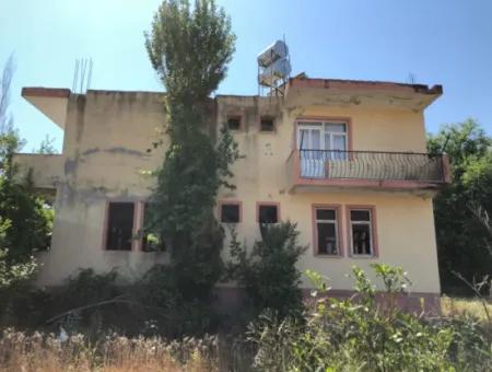 Seydikemerde 727M2 Arsa İçinde Satılık 2 Katlı Ev Villa